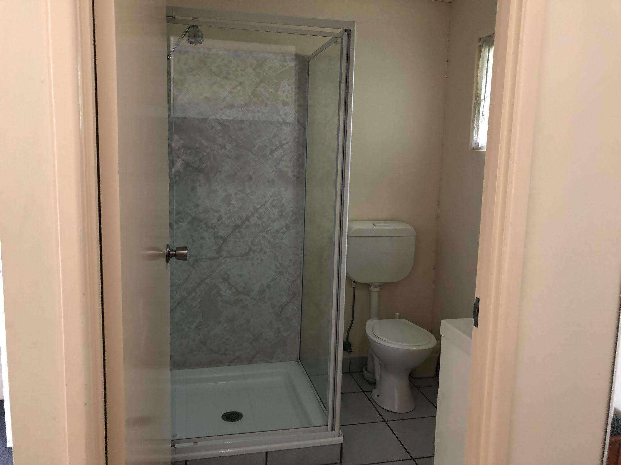 וורוויק Alexander Motel מראה חיצוני תמונה