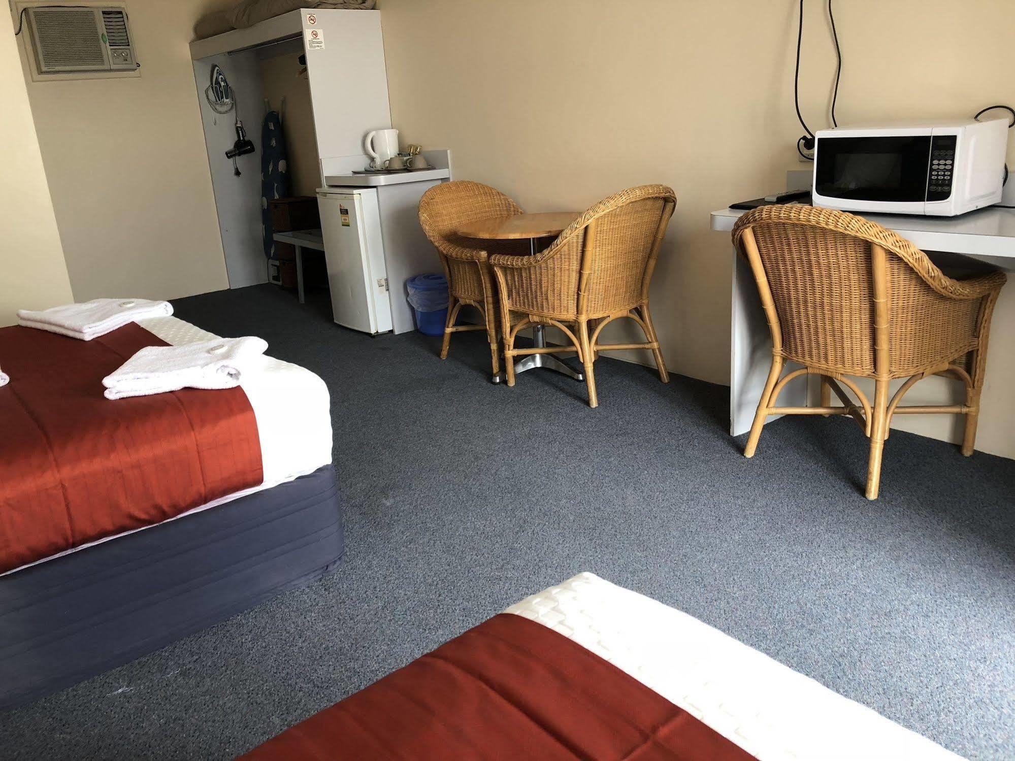 וורוויק Alexander Motel מראה חיצוני תמונה